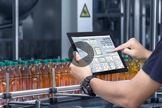 video-technician-tablet-juice-conveyor-programmable-encoders_550x367